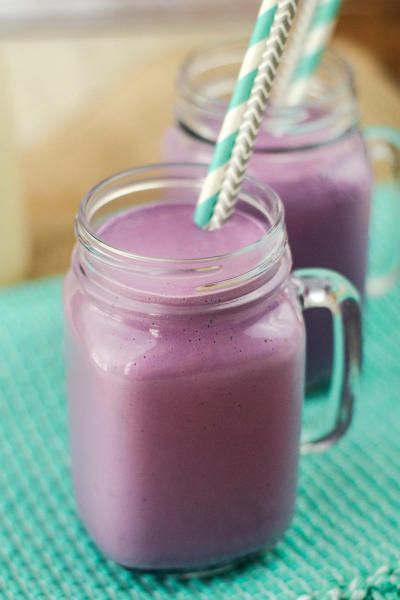 This Purple Cow milkshake is a deliciously different twist on milkshakes! Made with grape juice, your kids will ask for it again and again. Grape Juice Recipe, Frozen Grapes, Grape Recipes, Loaded Nachos, Party Food Recipes, Purple Cow, Ice Cream At Home, Milkshake Recipes, Grape Juice