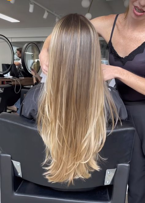 Golden Blonde Hair Brown Roots, Hair Blonde Highlights On Brown Hair, Balayage Hair On Light Brown Hair, Long Healthy Hair Blonde, Highlight Inspo Hair, Healthy Dirty Blonde Hair, Sorry Blonde Hair, Dirty Blonde Hair Inspiration, Light Golden Blonde Balayage