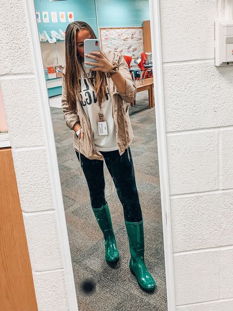 Rainy Day Teacher Outfit Winter, Teacher Rainy Day Outfit, Rainy Day Teacher Outfit, Kindergarten Teacher Outfits, Rainboots Outfit, Rainy Day Outfit For School, Rainy Day Outfit For Work, Cute Teacher Outfits, Winter Teacher Outfits