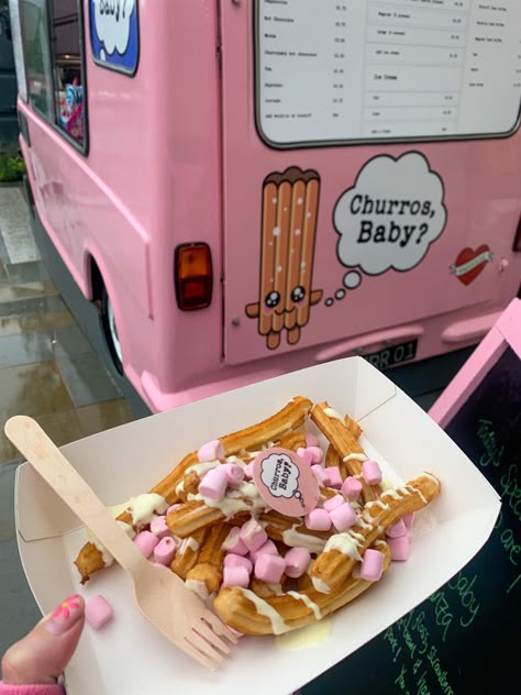 Dessert Truck Design, Desert Food Truck Ideas, Churros Food Truck, Churro Food Truck, Pink Food Truck Ideas, Cute Food Truck Ideas, Food Trucks Aesthetic, Pink Churros, Food Truck Cafe