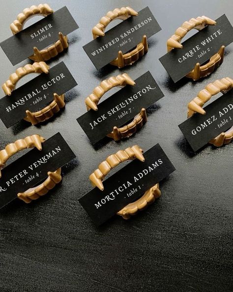 Halloween Name Place Cards, Spooky Halloween Dinner, Halloween Wedding Reception, Horror Wedding, Victorian Party, Dark Romantic Wedding, Gothic Wedding Theme, Vampire Wedding, Vampire Party