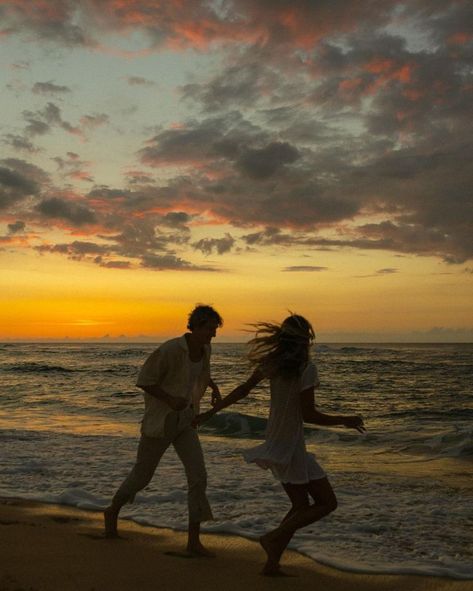 couple on the beach Beach Date, 사진 촬영 포즈, Couple Beach, Couple Shoot, Beach Aesthetic, Couple Aesthetic, Hopeless Romantic, Two People, Cute Couple Pictures