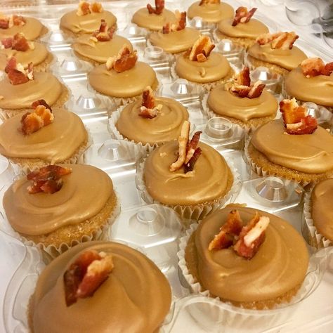 Caramel Bacon, Tenderloin Pork, Maple Bacon Donut, Maple Donuts, Bacon Cupcakes, Bacon Day, Batch Baking, Bacon Donut, Bacon Dishes