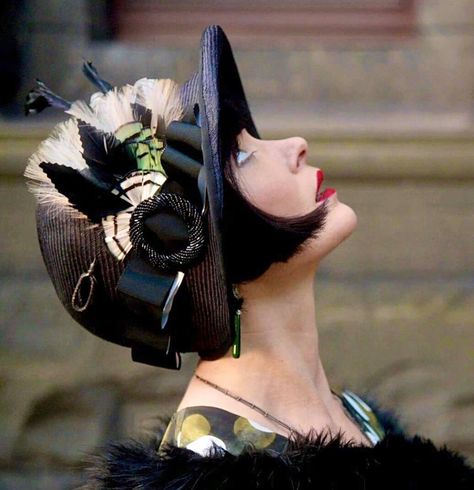 1920s Aesthetic Women, Miss Fisher Fashion, Historical Fashion 1700s, Melena Bob, 1920s Aesthetic, Side Portrait, Coco Chanel Mademoiselle, Miss Fisher, Fashion Decades