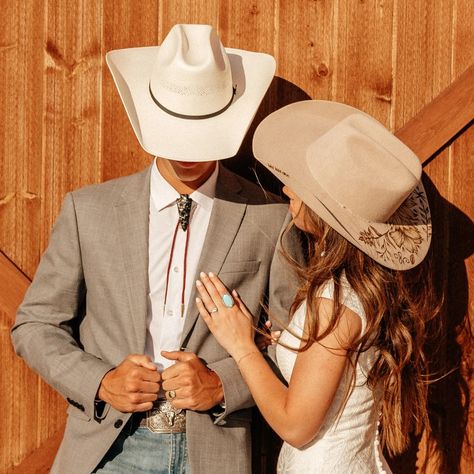 Bridals in the Wild West🧡 Photo: @katelynewellphotography Florist: @copper.rose.floral Venue: @emaleesbarn Models: @hallieksouth Jewelry: @westandwilde_ Hats: @little_smoke_hat_co Cowboy Hat Wedding Pictures, Groom Pictures, Bride And Groom Pictures, Copper Rose, The Wild West, Our Future, Cowboy Hat, In The Wild, Wild West