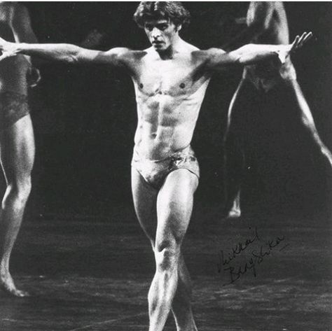 Margot Fonteyn, Mikhail Baryshnikov, Rudolf Nureyev, Dance Forever, Arte Peculiar, Alvin Ailey, Male Ballet Dancers, Ballet Poses, Male Dancer