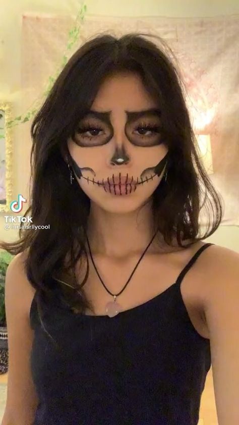 Maquillage Halloween Simple, Halloweenský Makeup, Holloween Makeup, Membentuk Alis, Drag Make-up, Cute Halloween Makeup, Skeleton Makeup, Halloween Makeup Pretty, Amazing Halloween Makeup