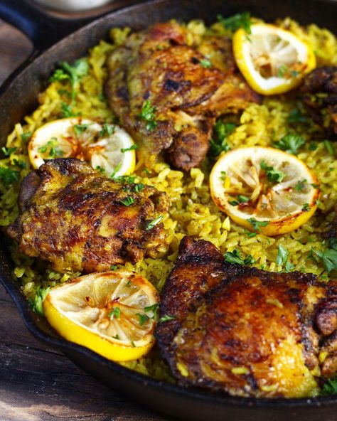 Middle Eastern Chicken Recipes, Arabisk Mad, Middle Eastern Chicken, Middle East Recipes, Chicken Recipes For Dinner, Lebanese Food, Eastern Cuisine, Lebanese Recipes, Middle Eastern Food