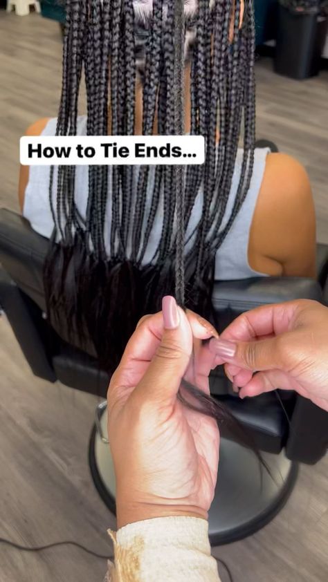 vlshairatx on Instagram: How We Tie up Loose Ends 😉 . . . . . #knotlessbraids #mediumknotlessbraids #smallknotlessbraids #feedinbraids #braidtutorial #braidschool📚… Girls Braided Hairstyles Kids, Tutorial Braids, Single Braids Hairstyles, School Hair Styles, Hair Dues, Latest Braided Hairstyles, Parting Hair, Poetic Justice Braids, Braiding Your Own Hair