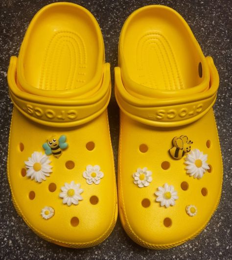 Yellow Crocs With Jibbitz, Pastel Crocs, Croc Colors, Crocs With Jibbitz, Crocs With Charms, Ocs Outfits, Purple Crocs, Yellow Crocs, Crocs Ideas