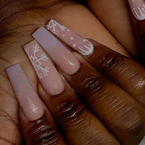 Almond Acrylic Nails Winter Designs, Holiday Coffin Acrylic Nails, Square Acrylic Nails Holiday, Snow Flakes Nail Design, Half Snowflake Nails, White Christmas Nails Acrylic Holiday, White Frosted Nails, Christmas And New Year Nails Acrylic, Snow Flake Nails Acrylics