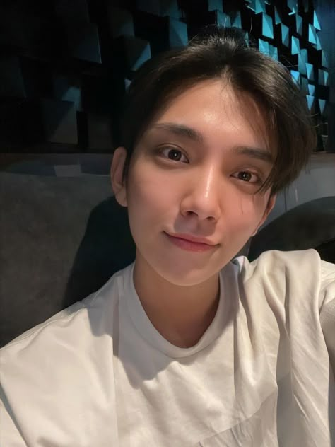 Joshua Hong Selfie, Joshua Seventeen Selfie, Joshua Selfie, Joshua Selca, Seventeen Moments, Weeekly Jaehee, Sherlock Poster, Joshua Jeonghan, Hong Joshua