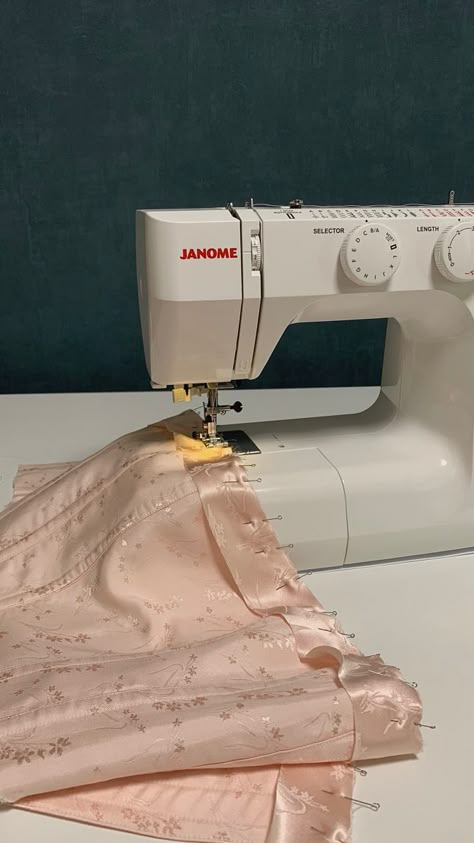 Stitching Machine Aesthetic, Dress Making Aesthetic, Pink Sewing Aesthetic, Sewing Vision Board, Making Clothes Aesthetic, Sewing Aesthetic Ideas, Sewing Projects Aesthetic, Seamstress Aesthetic, Fashion Designer Lifestyle