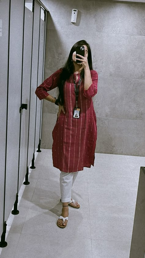 #office #officewear #ootd #outfits Indian Women Office Outfits, Kurti Office Wear Formal, Indian Office Look, Office Indian Outfits Women, Office Outfits Women Kurti, Poses For Office Pictures, Interview Outfit Women Indian, Desi Work Outfit, Indian Workwear Women Outfits