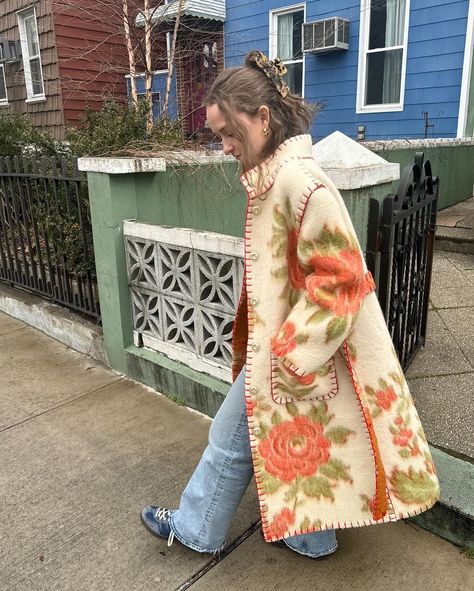 Bea Shop | Vintage Italian wool blanket turned into my new favorite coat 🥰 . . . #diy #handmade #fashion #sewing #designer #sustainablefashion… | Instagram Blanket Jacket Diy Free Pattern, Blanket Jacket Diy, Diy Quilted Jacket, Wool Blanket Upcycle, Blanket Coats, Wool Blanket Coat, Diy Coat, Vintage Wool Blanket, Blanket Jacket