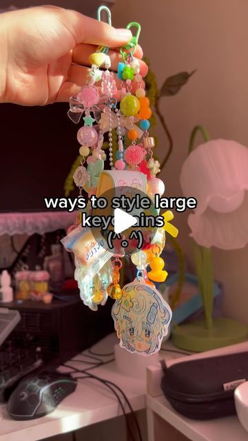 ⋆ puri✩ 🫧♪૮₍˃̵֊ ˂̵ ₎ა🍧 on Instagram: "cute ways to use large keychains 🩷🩷 • Okay so… i may have overdid it for the keychains in the gacha 😭 there were just so many beads that looked good with them i had to use them all!!!! _:(´ཀ`」 ∠): But then that means they are comically large and probably wont look right on a pair of keys or hooks.. BUT THEY R JUST TOO CUTE,, so i wanted to make a reel showcasing some ideas on how u could use them!! Im def gonna be teaching myself to cut back and these are shorter cause its been a while since i posted!  also!! UPDATE FOR THE DTIYS!! We will be responding to everyones posts and choosing winners/making a winners post in a few days!! Honestly choosing one winner is going to be hard since i love everyones so much :””333 but that means ill prob have run How To Make A Keychain, How To Make Keychains, Make Keychains, Y2k Jewelry, Kawaii Jewelry, Custom Charms, Beaded Keychains, Custom Keychain, Some Ideas