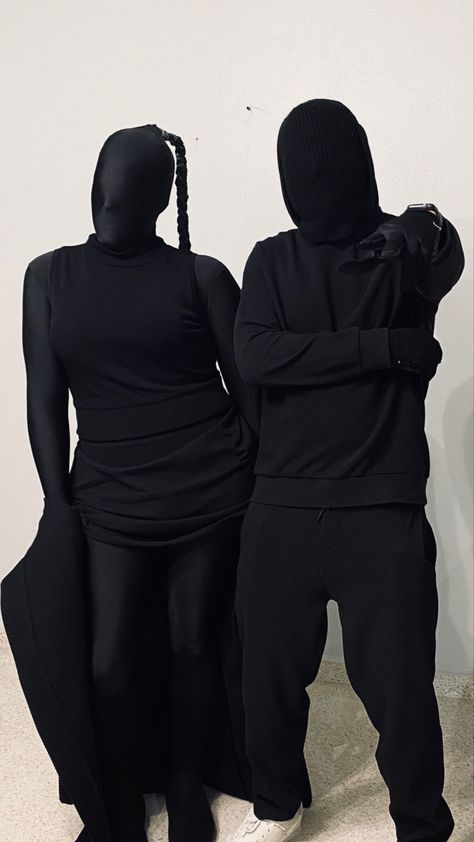 Kanye West Halloween Costume, Kanye West Costume, Kanye West Mask, Kim K And Kanye, Gamer Girl Outfit, Halloween Couple Costume, Kanye West Wallpaper, Scarf Aesthetic, Kanye West Outfits