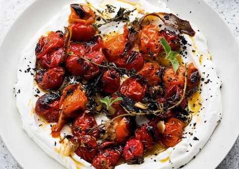 Hot charred cherry tomatoes with cold yoghurt reciope | Ottolenghi Recipes Roasted Tomato Salad, Pomegranate Recipes Salad, Otto Lenghi, Yotam Ottolenghi Recipes, Yoghurt Recipe, Cherry Tomato Recipes, Ottolenghi Recipes, Salad With Chicken, Lots Of Food