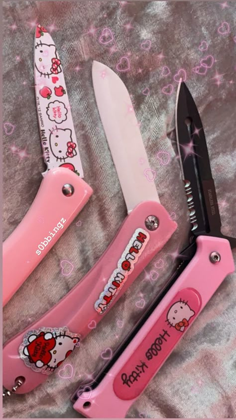 #uwu #hellokittycore #aesthetic #yuh Hello Kitty Switchblade, Hellokittycore Aesthetic, Hello Kitty Knife, Creepy Cute Fashion, Knife Aesthetic, Taekwondo Wallpaper, Hello Kitty Background, Kitty Background, Hello Kitty Jewelry