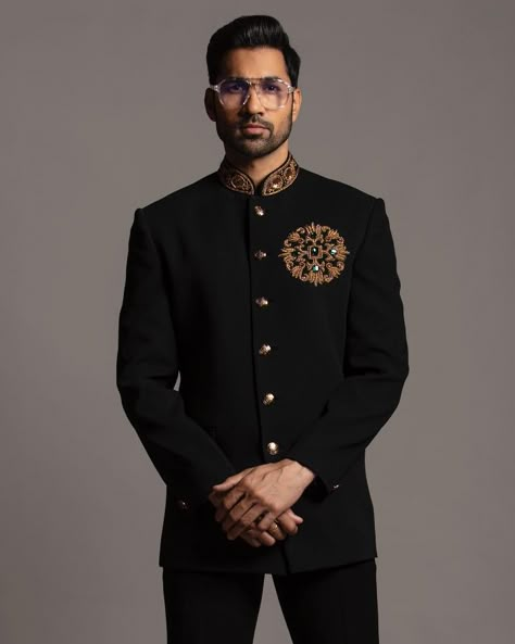 Bandh Gala Men, Engagement Couple Dress, South Asian Clothes, Men Jodhpuri, Menswear Formal, Sufi Night, Wedding Matching Outfits, Prince Suit, Jodhpuri Suits