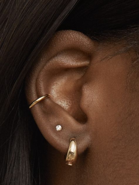 Simple Dainty Ear Piercings, Gold Earring Piercing Inspiration, Simple Conch Piercing, Minimal Piercings Ear, Classy Piercings Ears, Minimal Ear Piercings Classy, Earing Inspo Aesthetic, Curated Ear Piercing Minimalist Classy, Clean Girl Piercings