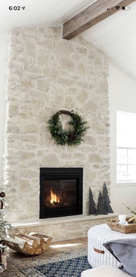 Design Camino, Stone Fireplace Makeover, Rock Fireplaces, Fireplace Remodel, Home Fireplace, Fireplace Makeover, The Fireplace, Exterior Paint Colors, Fireplace Wall