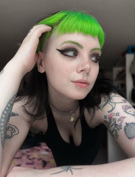 It's the Electric Lizard fringe focal point for us 💚💚 @faerynfrog #manicpanic #manicpanicprofessional #hair #haircare #hairstylist #hairinspo #healthyhair #hairstyles #hairsalon #crueltyfreebeauty #haircolor #veganhair #crueltyfreehairdye #saloninternational #saloncolour @creativeheadmag @prohairmag @hairdressersjournal @sallybeautyuk @salonservicesuk @astonandfincher @salonsdirect @adelprohairbeauty @salon_int Manic Panic Electric Lizard, Vegan Hair Dye, Vegan Hair, Manic Panic, Light Bright, Cruelty Free Beauty, Rock A, Semi Permanent, Hair Dye