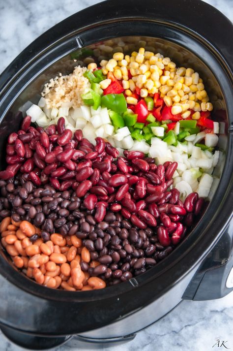 Slow Cooker Three Bean Chili Three Bean Chili, Bean Chili Recipe, Vegan Slow Cooker, Crock Pot Recipes, Bean Chili, Vegan Chili, Slow Cook, Vegetarian Chili, Vegetarian Meals