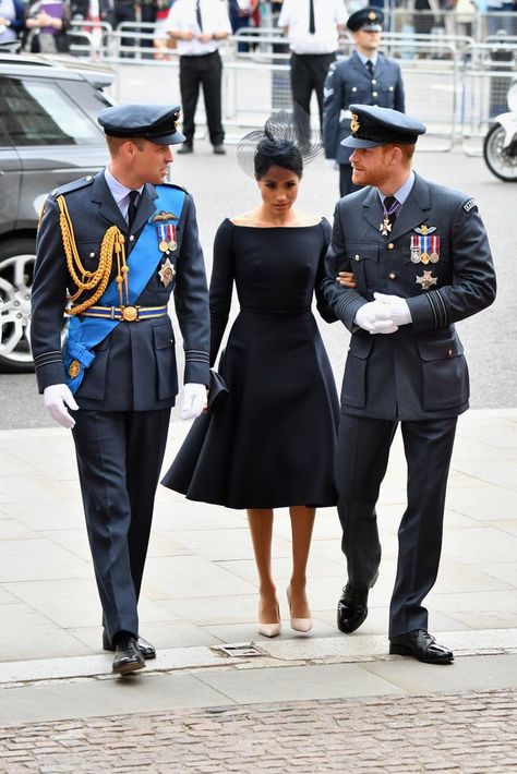 Meghan Markle's Black Dior Dress Princ Harry, Looks Kate Middleton, Prins William, Givenchy Dress, Princesa Real, Prins Harry, Harry And Megan, Principe William, Prince Harry And Megan