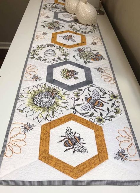 Anita Goodesign Honeycomb Quilt Hexagon Table Runner Pattern, English Paper Piecing Table Runner, Bee Placemats, Bee Table Runner, Honey Bee Quilt, Honeycomb Quilt, Bee Items, Bee Quilts, Garden Quilts