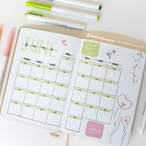 Floral Bullet Journal Calendar Spread Journaling Ideas Calendar, Calendar Ideas Journal, Calender Ideas Creative, Dotted Journal Calendar Ideas, Calendar Notes Ideas, Calendar Spread Bullet Journal, Bullet Journal Calander Idea, June Bujo Calendar, Diy Journal Calendar