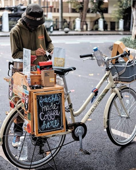 Coffee Lovers | Cafe | Barista on Instagram: “Speciality Coffee from the back of a Bicycle! Amazing😍 ⁣- Follow: @cafeandcoffeeworld Follow: @cafeandcoffeeworld ☕ Follow:…” Bicycle Cart, Bicycle Cafe, Gerobak Dorong, Bike Food, Bike Cart, Mobile Coffee Shop, Mini Cafe, Mobile Food Cart, Small Coffee Shop