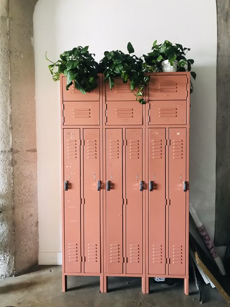 Locker Makeover Metal, Storage Display Ideas, Wood Lockers, Vintage Lockers, Bedroom Decor For Teen Girls, Metal Lockers, Funky Decor, Ikea Storage, Furniture Repair