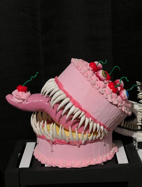 Teeth Cake, Scary Halloween Cakes, Monster Teeth, Gateau Harry Potter, Scary Cakes, Tooth Cake, Realistic Cakes, Vintage Birthday Cakes, Monster Cake