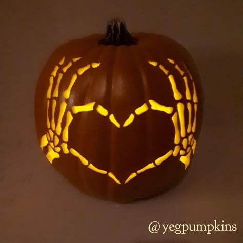 Pumpkin Carving Addams Family, Grinch Pumpkin Carving, Mushroom Pumpkin Carving, Pumpkin Carving Inspo, Halloween Pumpkins Carvings Designs, Unique Pumpkin Carving Ideas, Halloween Pumpkin Crafts, Halloween Pumpkin Stencils, Cute Pumpkin Carving