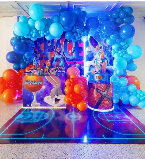 Blog de Festas | Space Jam. 📷 @pinatafran . #spacejam #spacejamparty #loucosporbasquete | Instagram Space Jam Trunk Or Treat, Space Jam Party Ideas, Space Jam 1st Birthday Party, Space Jam Baby Shower Ideas, Space Jam Birthday Party, Space Jam Birthday, Diamond Theme Party, Space Jam Theme, Space Jams