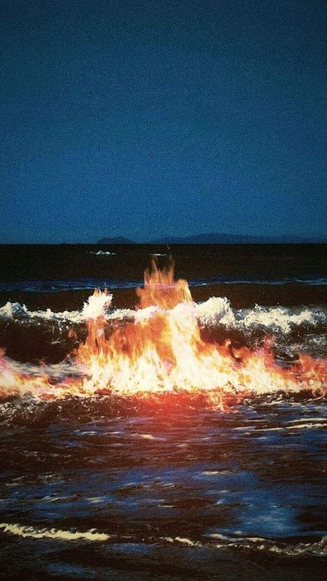 Cool Wallpapers Art, In The Ocean, The Last Airbender, A Fire, Nara, Aesthetic Photo, The Fire, Cool Wallpaper, Pretty Wallpapers