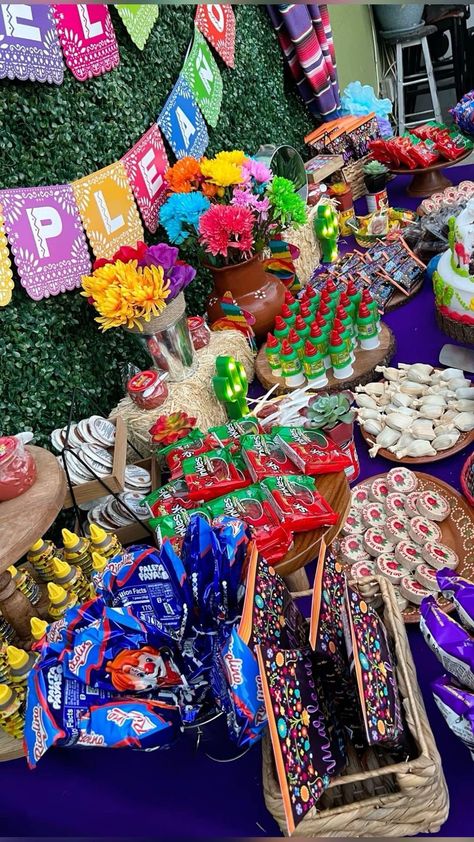 Halloween Festival Games, Fiesta Dessert Table, Mexican Fruit Table Ideas, Bee Themed Food, Mexican Candy Bar, Floral Grad Party, Disco Garden Party, Party Table Display, Fruit Table Ideas