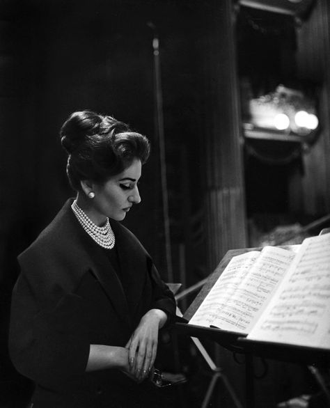 Opera Aesthetic, A Night At The Opera, Music Motivation, Opera Singer, Maria Callas, Opera Singers, Harry Winston, Golden Age Of Hollywood, Vintage Glamour