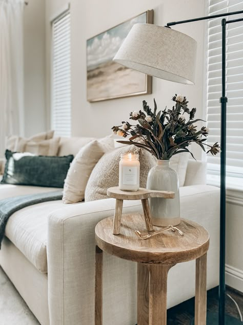 Casa Clean, White Couch, Living Room Decor Apartment, Living Room Style, Living Room Inspo, Couches Living Room, Apartment Living Room, Living Room Inspiration, Cozy Living