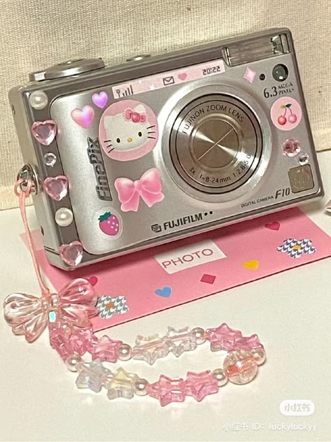 cute asian chinese sanrio douyin aesthetic camera hello kitty Cute Cameras, Fujifilm Digital Camera, Camera Decor, Cute Tech, Cute Camera, Charmmy Kitty, Retro Tech, Retro Gadgets, Retro Camera