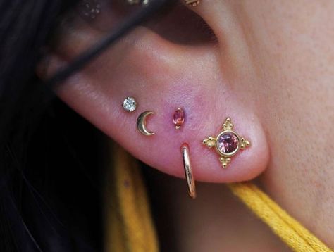 Constellation Piercings, Ear Styling, Ear Curation, Cool Ear Piercings, Pretty Ear Piercings, Ear Style, Piercing Inspo, Piercings Jewelry, Ear Stack