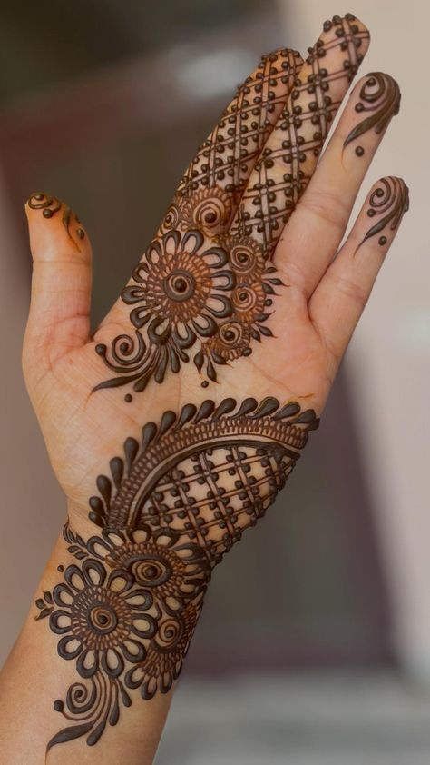 Mehendi Stencil, Brown Hair Henna, Creative Mehndi Designs, Floral Mehndi Design, Floral Mehndi, Hair Henna, Palm Mehndi Design, Front Mehndi Design, Henna Powder