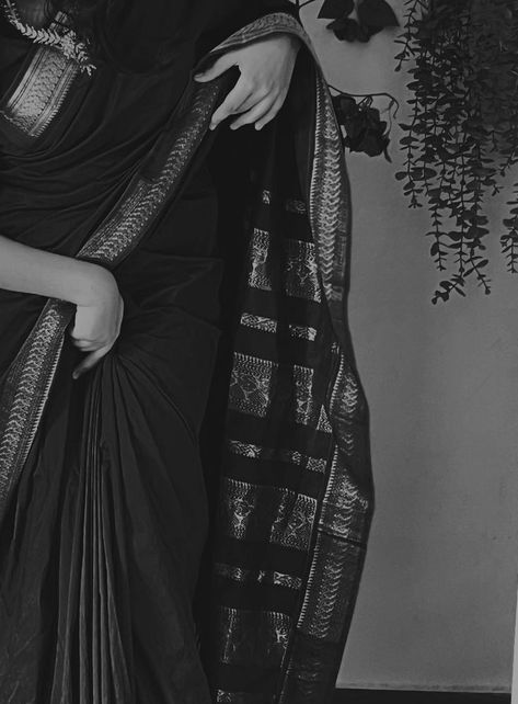 Saari Pic Pose, Black Sari Pose, Black And White Saree Photography, Black And White Saree Aesthetic, Sari Aesthetic Pictures, Self Portrait In Saree At Home, Desi Black And White Aesthetic, Aesthetic Photo In Saree, Black Saree Photoshoot Poses