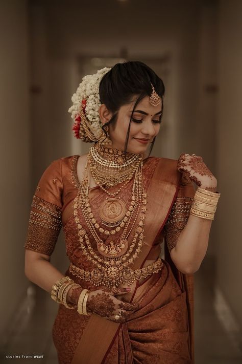 Unveiling the Finest Wedding Jewellery Designs South Indian Bridal Look, Indian Bridal Look, Kerala Wedding Saree, South Indian Wedding Saree, South Indian Bride Saree, Indian Bride Poses, South Indian Bridal Jewellery, Indian Bride Photography Poses, Wedding Jewellery Designs