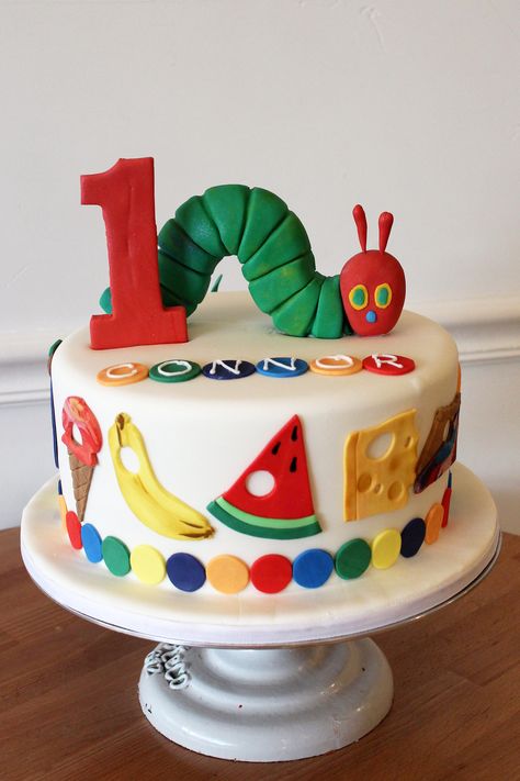 One Hungry Caterpillar, 1st Birthday Boy Themes, Hungry Caterpillar Cake, Very Hungry Caterpillar Party, Very Hungry Caterpillar Birthday, Caterpillar Cake, Birthday Cake Recipes, Caterpillar Party, Hungry Caterpillar Party