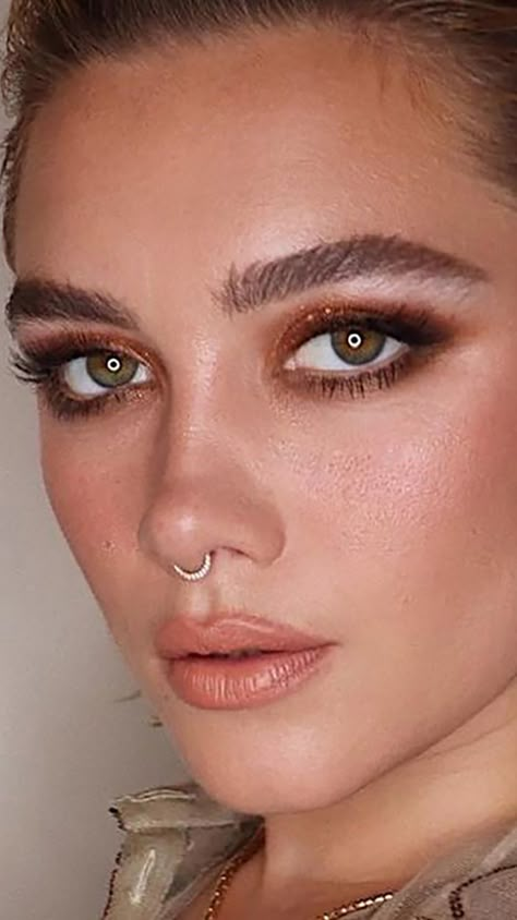 Copper Hair Blue Eyes Makeup, Brown Smokey Wing, Copper Dress Makeup, Cooper Makeup Look, Bridesmaid Makeup Rust Dress, Makeup Earth Tones, Burnt Orange Dress Makeup Ideas, Copper Eyeshadow Looks Green Eyes, Makeup For Rust Colored Dress