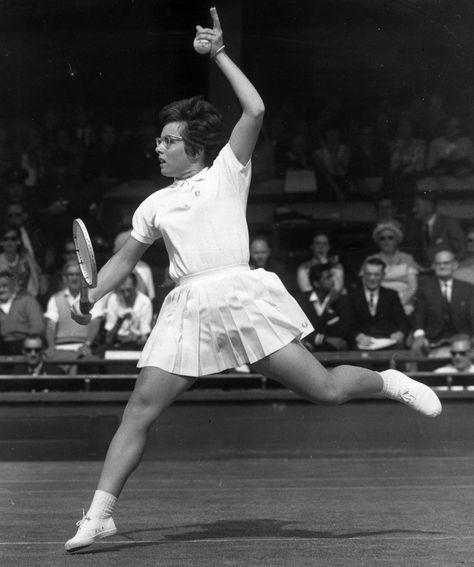 Billie Jean King Plays to Win Althea Gibson, Monica Seles, Court Fashion, Martina Hingis, Venus And Serena Williams, Steffi Graf, Tennis Art, Billy Jean, Tennis Aesthetic