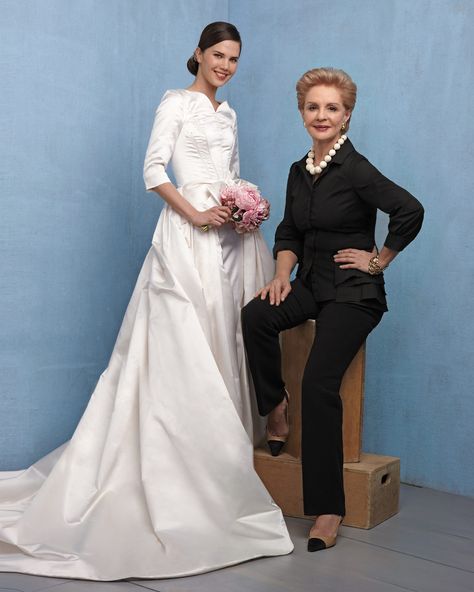 Iconic Wedding-Dress Designers Carolina Herrera Wedding, Carolina Herrera Wedding Dress, Carolina Herrera Bridal, New Look Fashion, Badgley Mischka Dress, Iconic Weddings, Wedding Dresses Photos, Martha Stewart Weddings, Colored Wedding Dresses