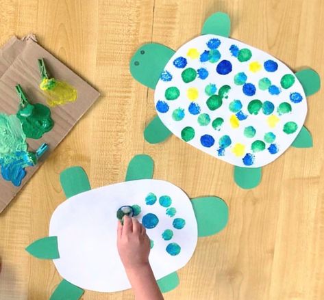 Toddler Art Projects, Pom Crafts, Toddler Arts And Crafts, Preschool Arts And Crafts, Preschool Art Activities, Pom Pom Crafts, Daycare Crafts, Classroom Crafts, Toddler Art